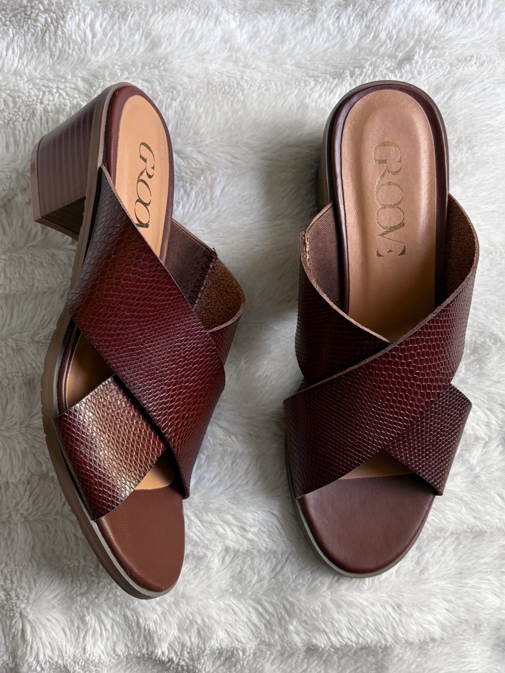 Groove Women's Brown Short Heel Sandals Size 8 Lacy Model